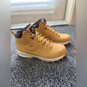 Nike Men's Manoa Leather Boot, Size 8, Tan